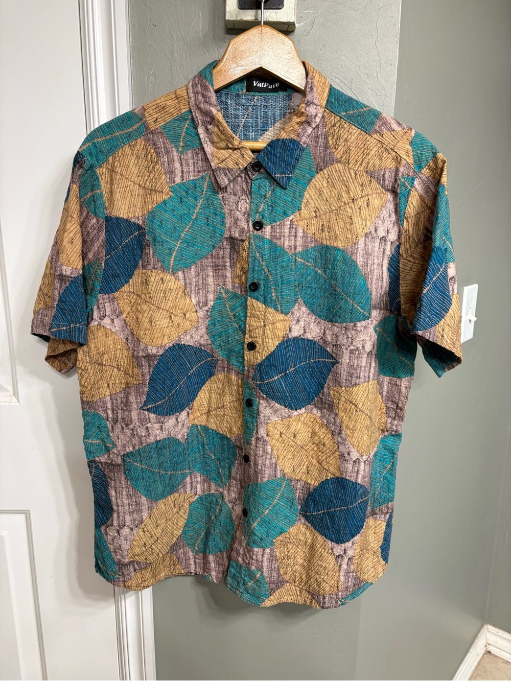 VatPave Men's Short-Sleeve Leaf Print Button-Down Shirt in Teal & Mustard